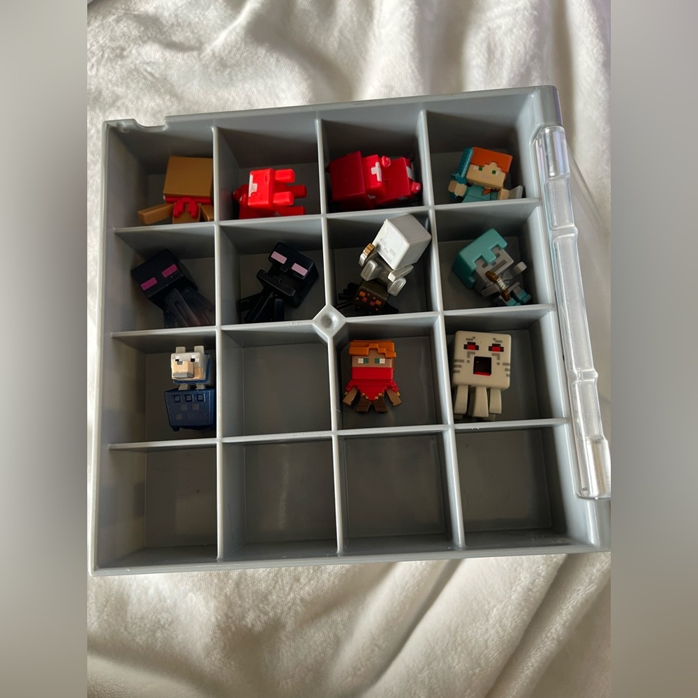 Minecraft Collectors Storage Box - Picture 4 of 12